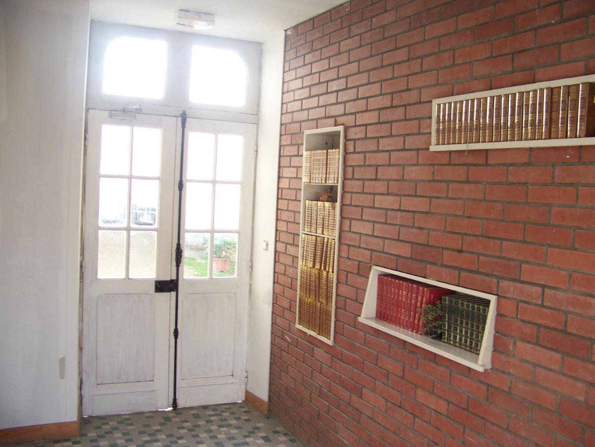 Charmant Studio Au Calme Tout Confort Dans Chateau Neo Gothique Proche Zenith Comet Orleans Parking Voiture Gratuit Wifi Haut Debit Rue Des Montees Exterior photo